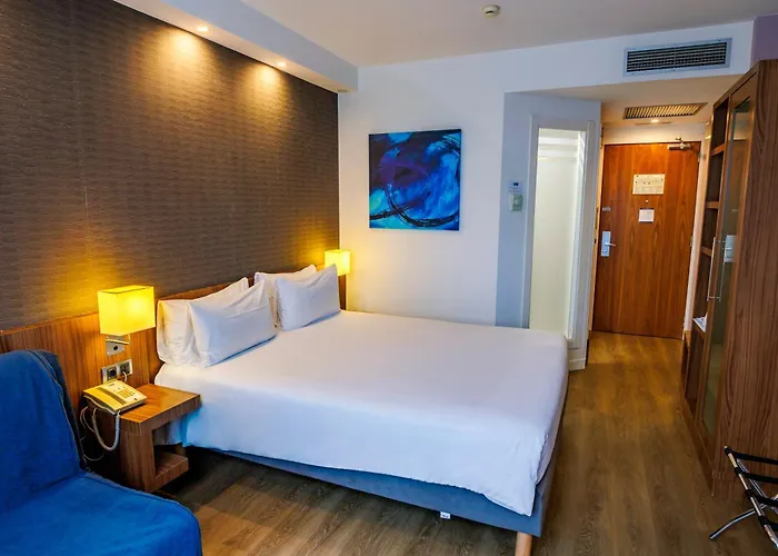 Express Bilbao Airport By Ihg Hotel 3*