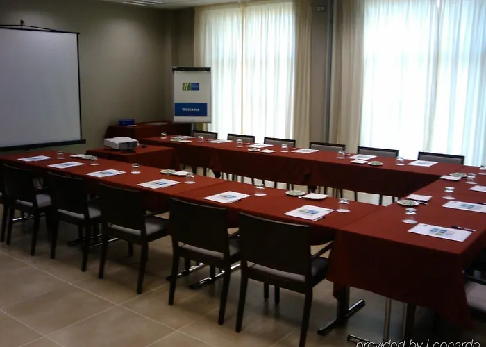 Hotel Express Bilbao Airport By Ihg 3*