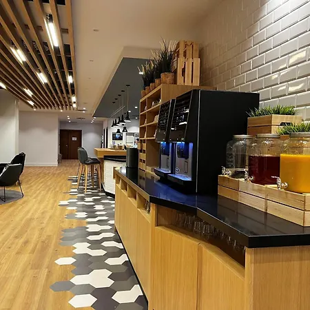 Express Bilbao Airport By Ihg מלון