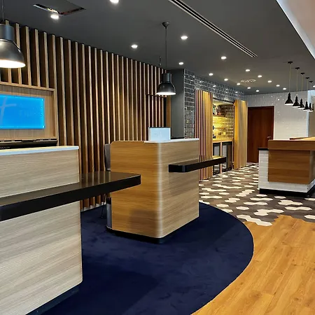 فندق Express Bilbao Airport By Ihg 3*
