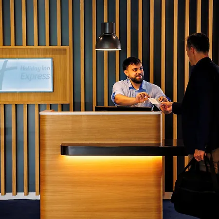 فندق Express Bilbao Airport By Ihg