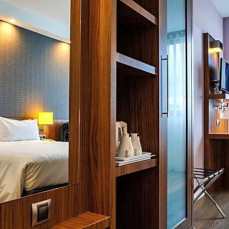 Express Bilbao Airport By Ihg ديريو