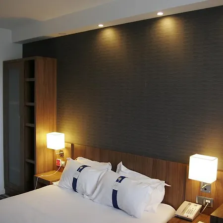 Otel Express Bilbao Airport By Ihg Derio
