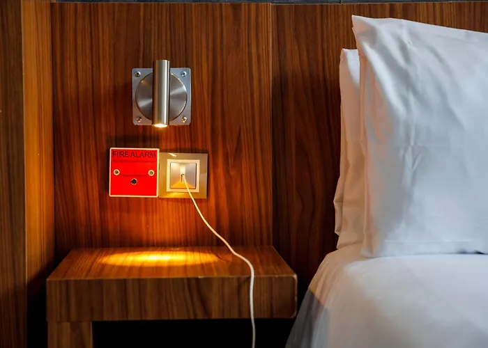 Hotel Express Bilbao Airport By Ihg 3*