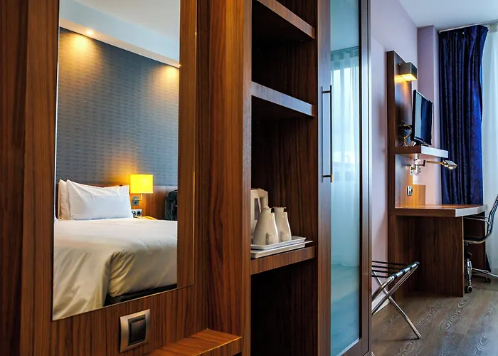 Express Bilbao Airport By Ihg Hotel 3*